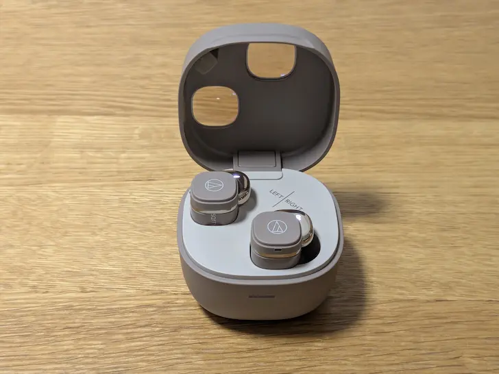 オーディオテクニカATH-SQ1TW2の充電ケースにイヤホンを収納したところ